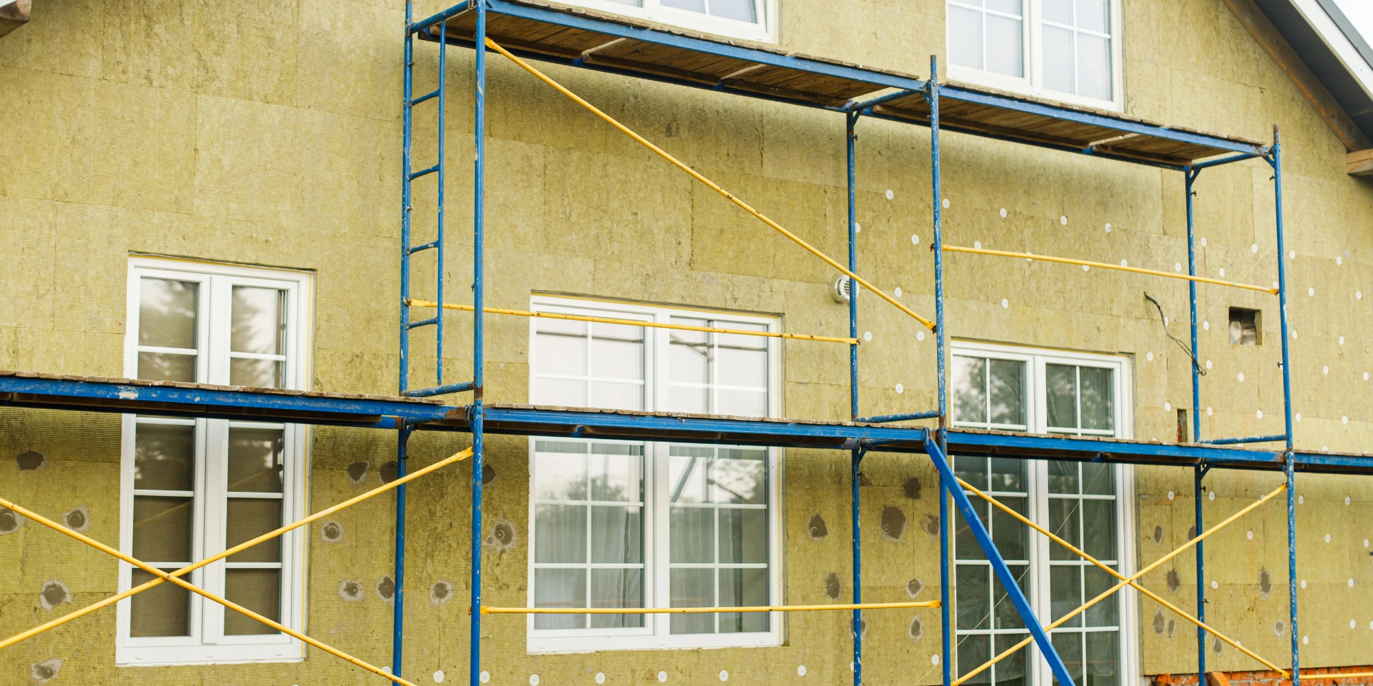 ITE sur murs anciens ou irréguliers : quelles précautions prendre ?