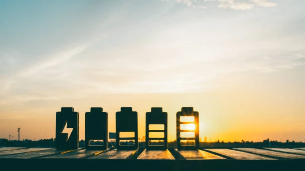 Entretien batteries solaires : guide maintenance